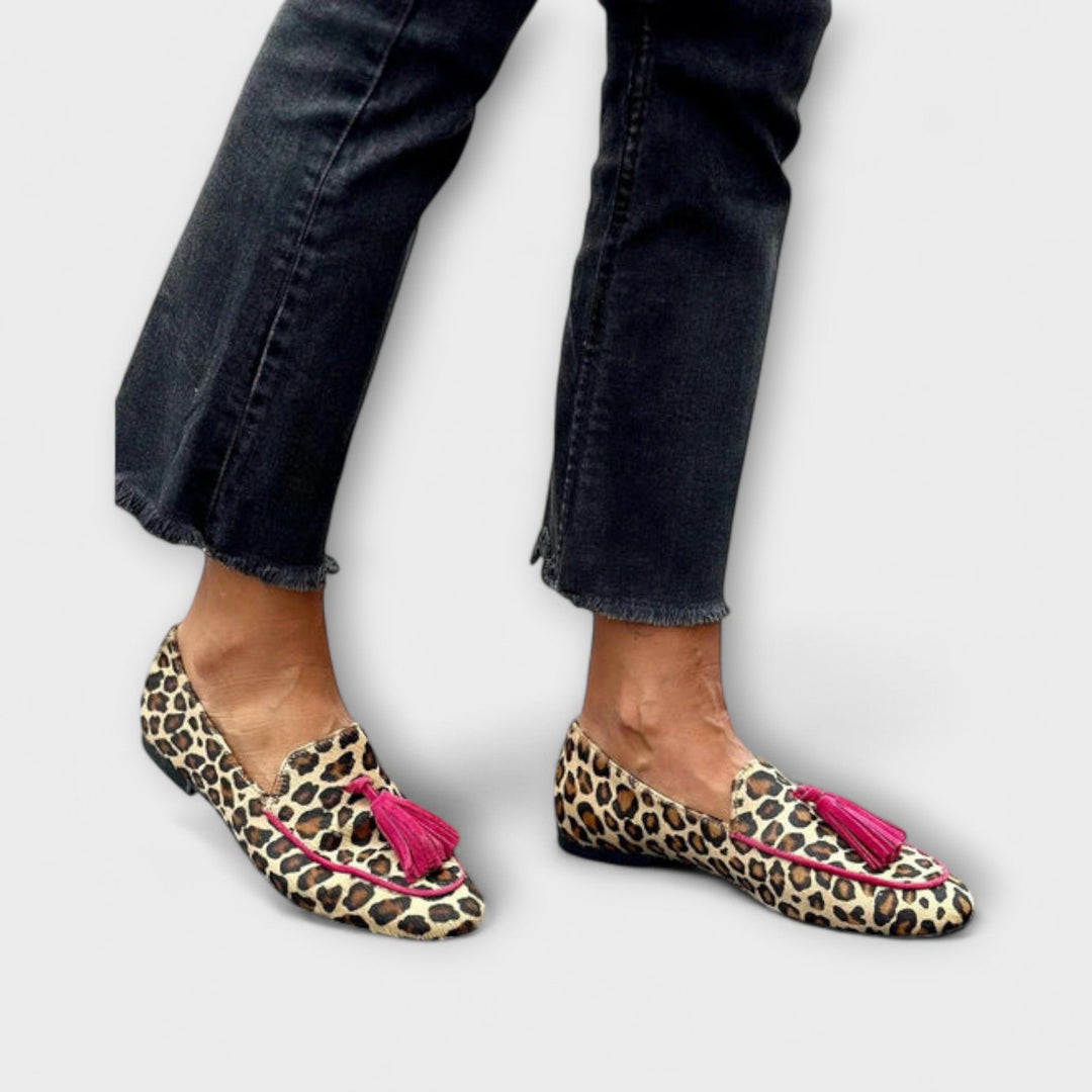 Circe – Leopardimustriga ja Pompomidega Loaferid
